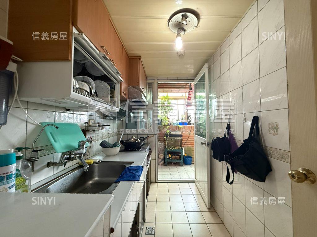 易立購邊間採光四房車位房屋室內格局與周邊環境