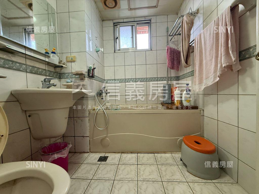 易立購邊間採光四房車位房屋室內格局與周邊環境