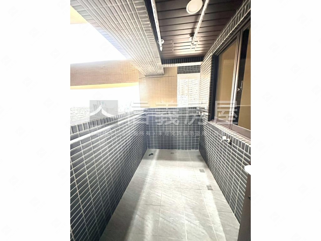 英倫公園面北景觀三房車位房屋室內格局與周邊環境