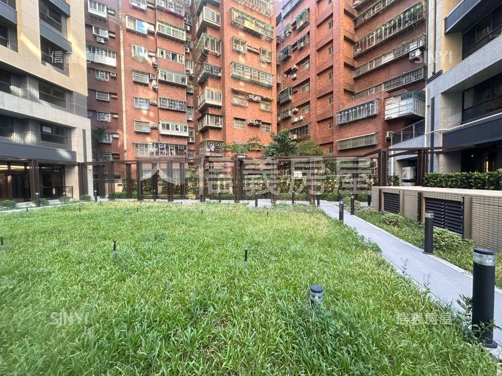 英倫公園面北景觀三房車位房屋室內格局與周邊環境