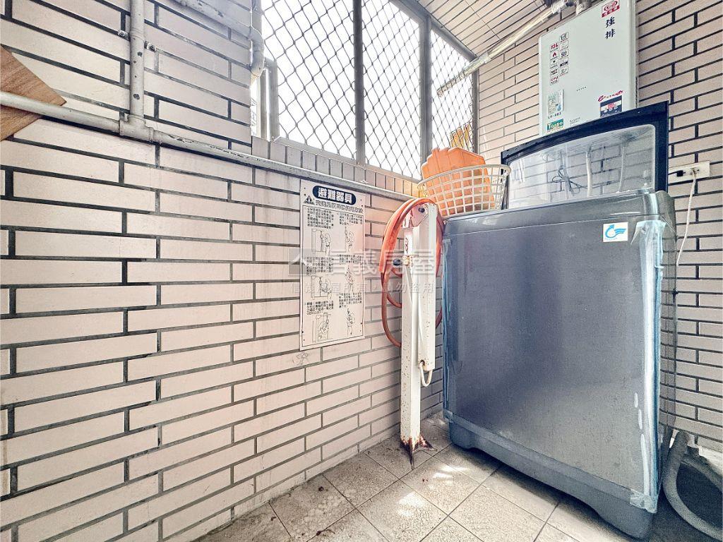 巨蛋全誠三房平車房屋室內格局與周邊環境