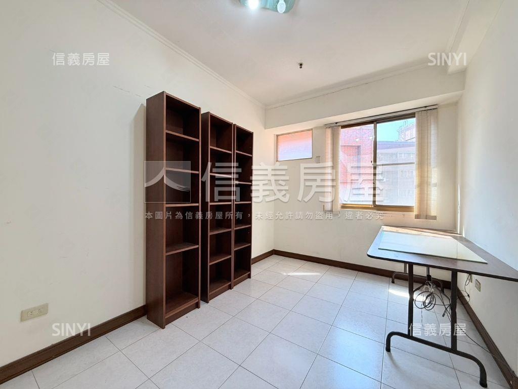 河堤陽台進出平車房屋室內格局與周邊環境