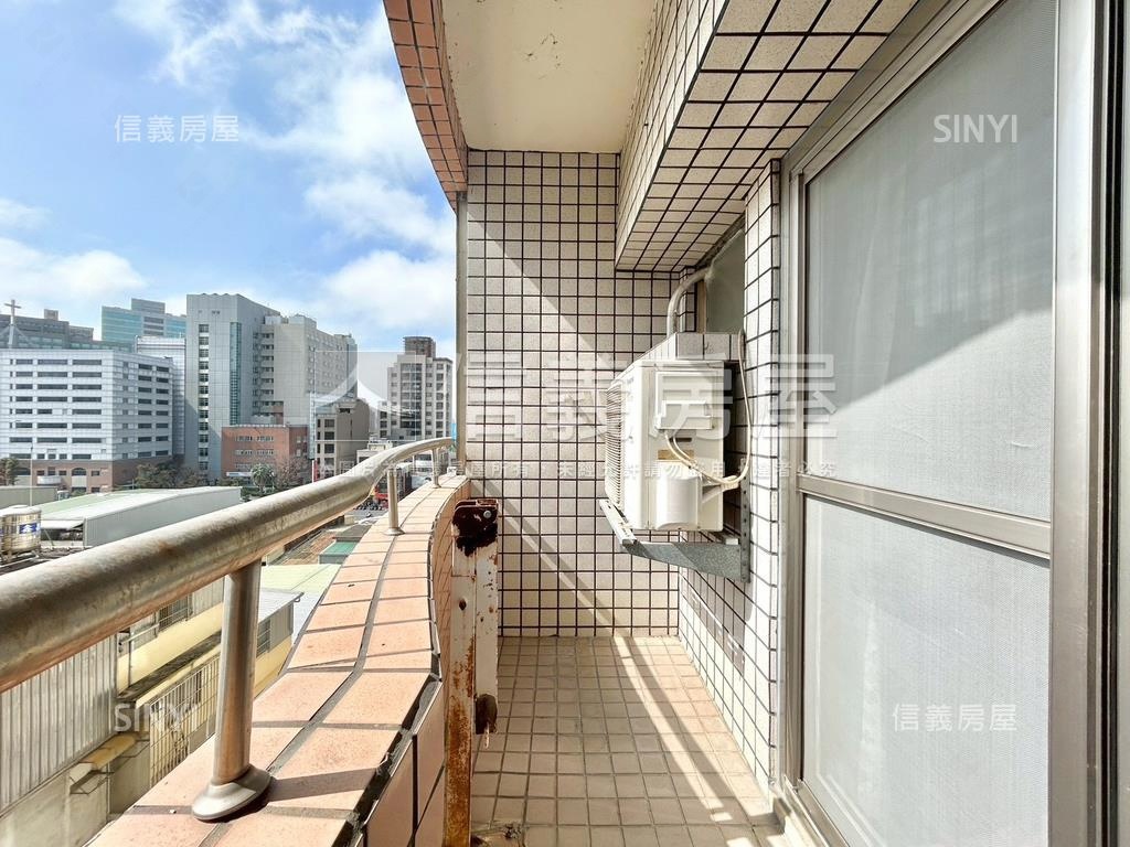 鴻儒天下三房稀有平面車位房屋室內格局與周邊環境