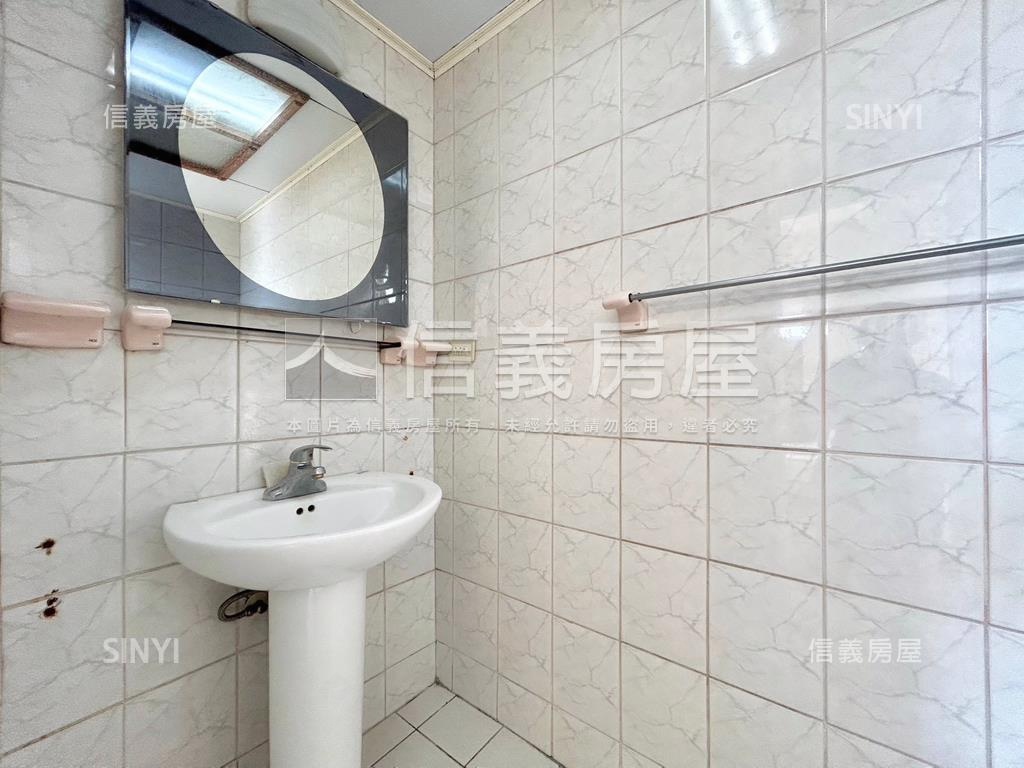 鴻儒天下三房稀有平面車位房屋室內格局與周邊環境