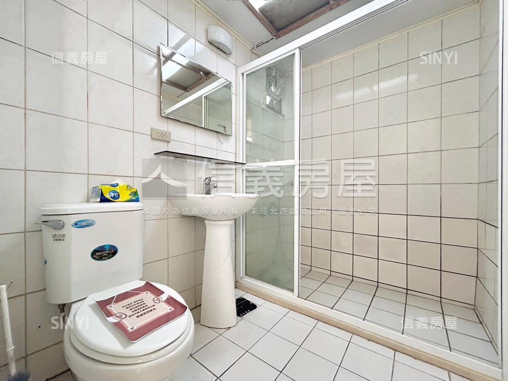 鴻儒天下三房稀有平面車位房屋室內格局與周邊環境