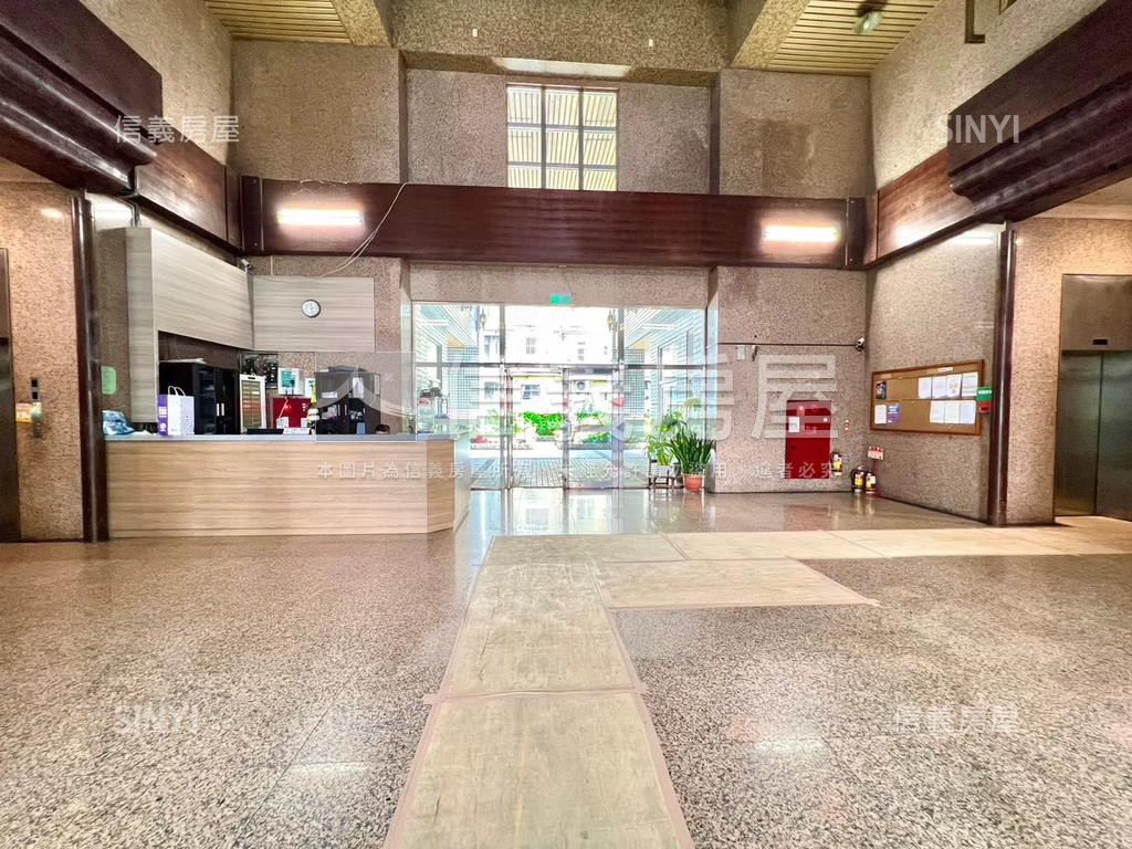 鴻儒天下三房稀有平面車位房屋室內格局與周邊環境