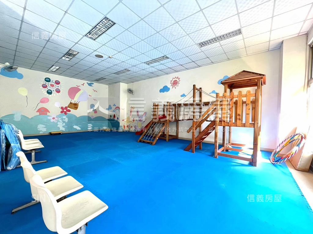 鴻儒天下三房稀有平面車位房屋室內格局與周邊環境