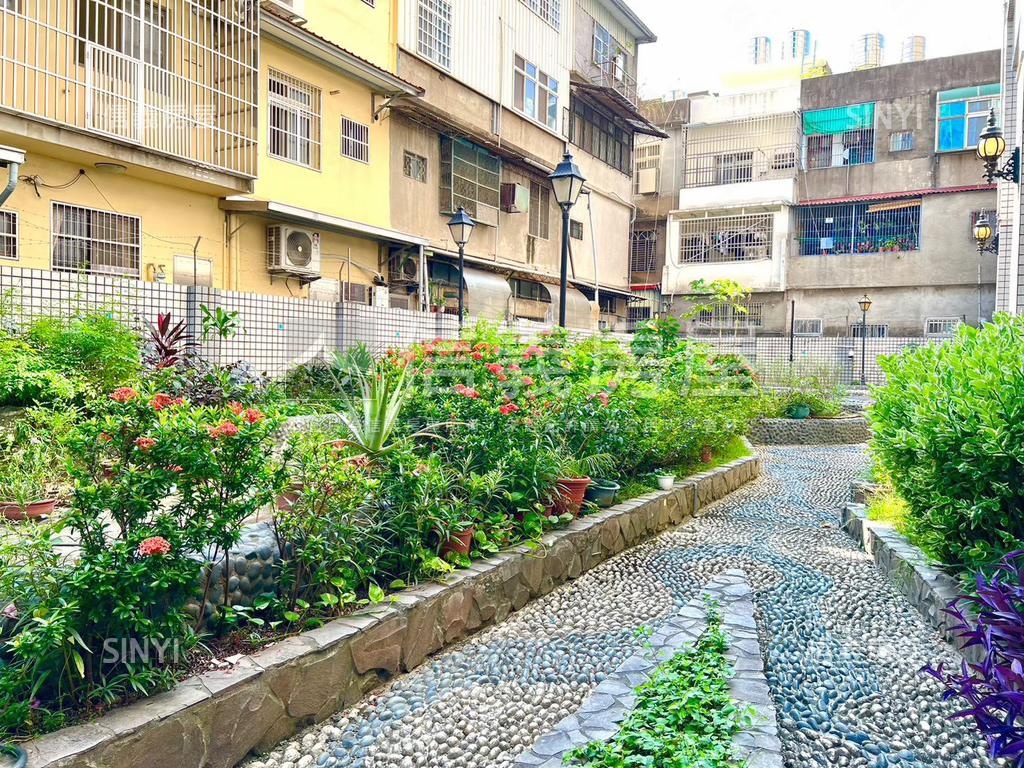 鴻儒天下三房稀有平面車位房屋室內格局與周邊環境