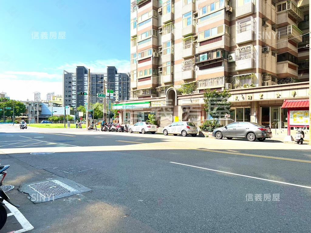 鴻儒天下三房稀有平面車位房屋室內格局與周邊環境