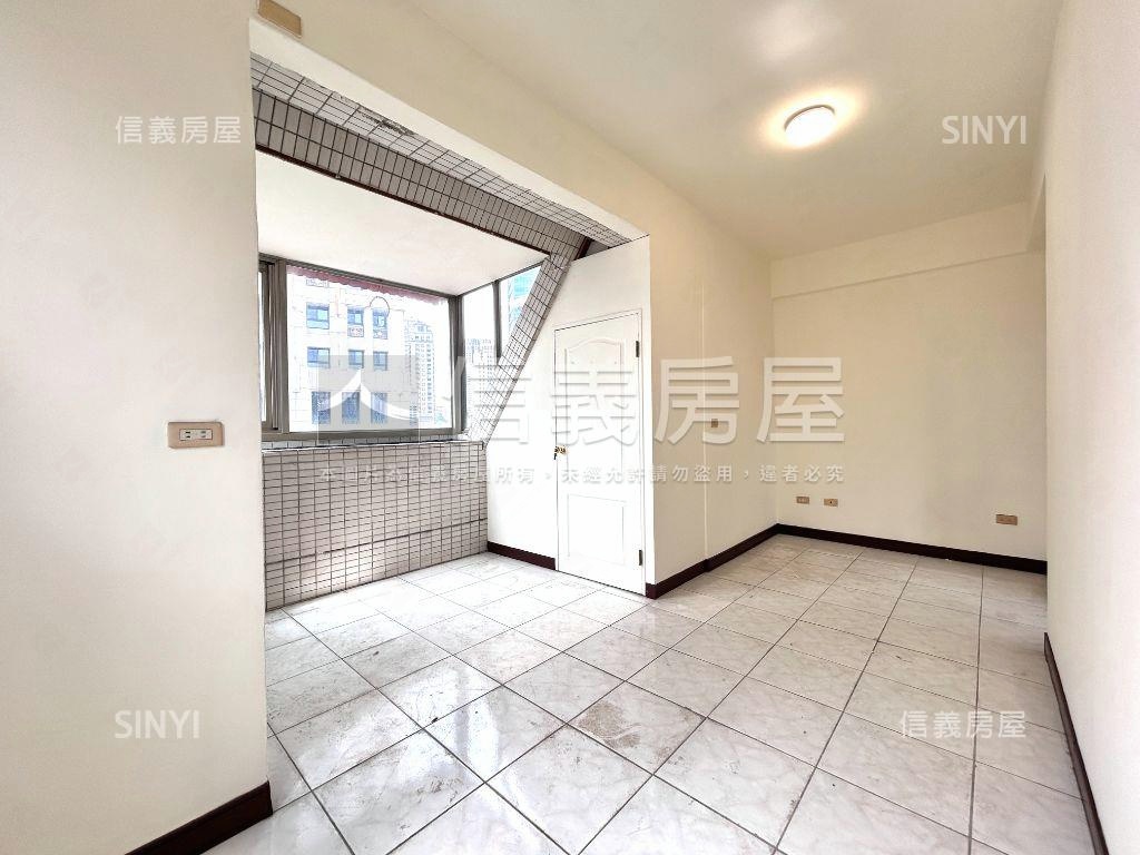 七期大面寬臨路別墅房屋室內格局與周邊環境