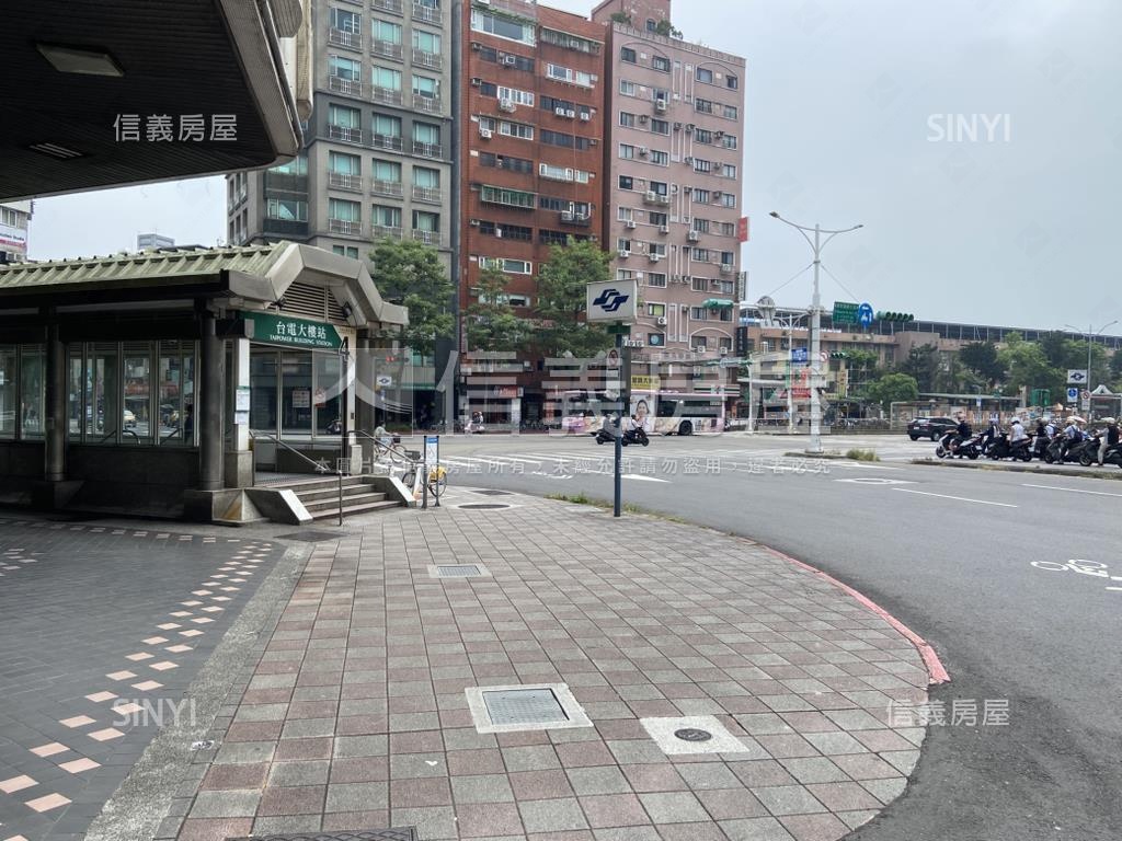 捷運旁美麗二樓大空間房屋室內格局與周邊環境