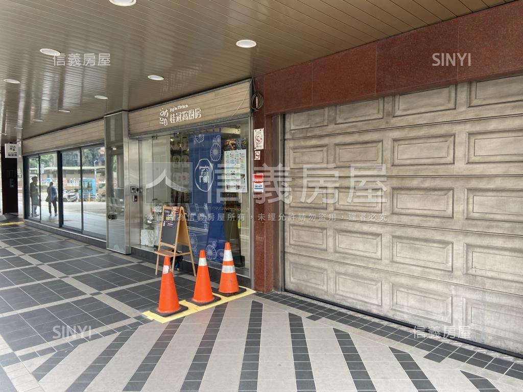 捷運旁美麗二樓大空間房屋室內格局與周邊環境