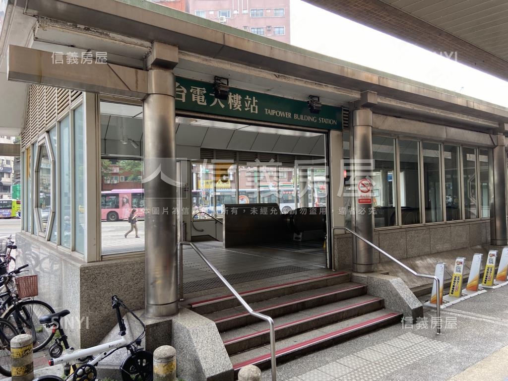 捷運旁美麗二樓大空間房屋室內格局與周邊環境
