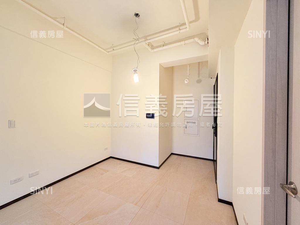 高鐵邊間全新三房大平車讚房屋室內格局與周邊環境