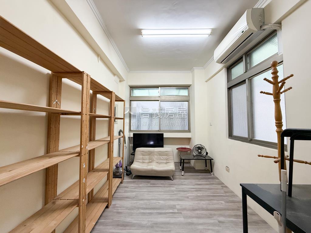 近駁二藝術特區燙金店面房屋室內格局與周邊環境