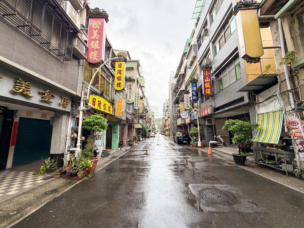 近駁二藝術特區燙金店面房屋室內格局與周邊環境
