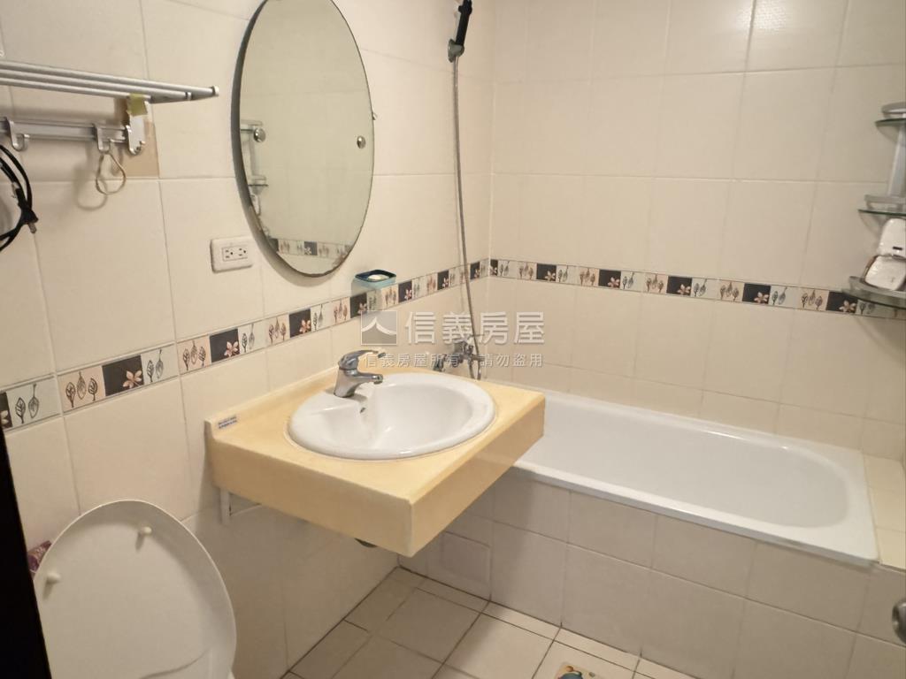 崇倫國中旁震後藏韻三房房屋室內格局與周邊環境