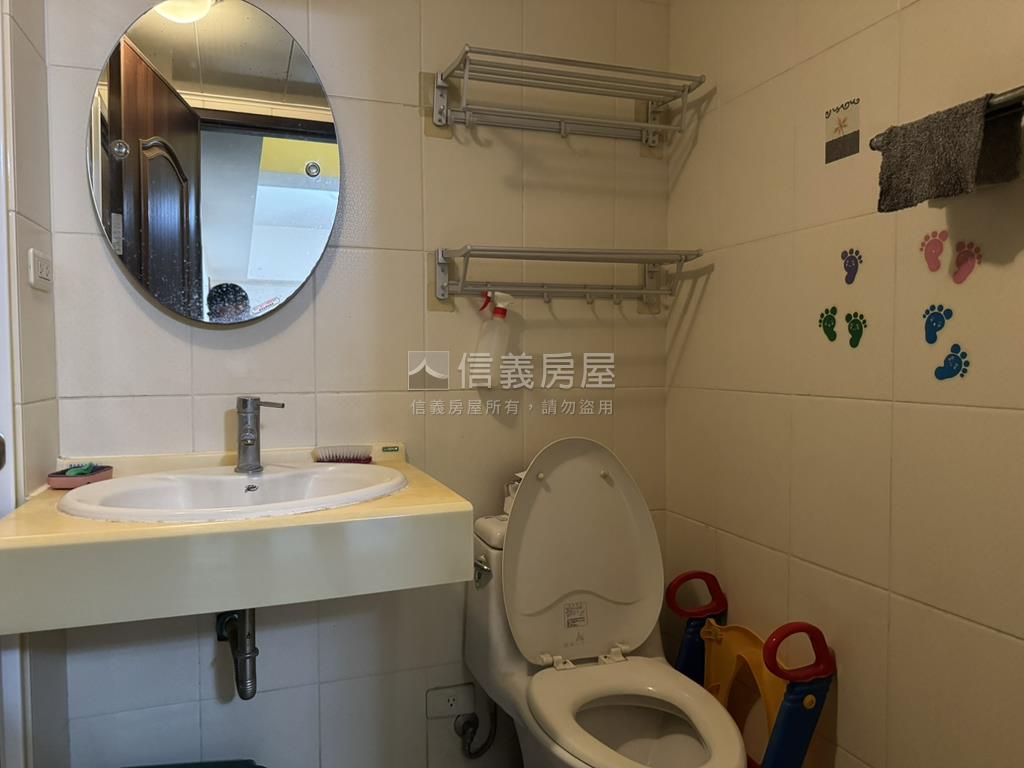 崇倫國中旁震後藏韻三房房屋室內格局與周邊環境
