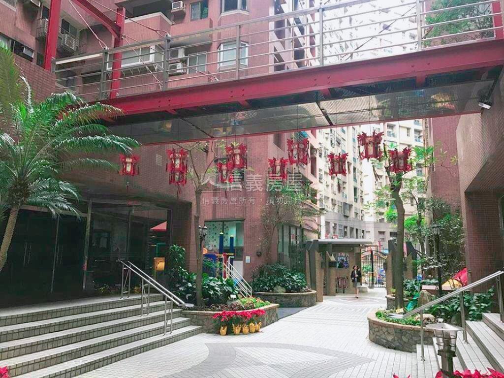 國泰民安稀有三房車位房屋室內格局與周邊環境