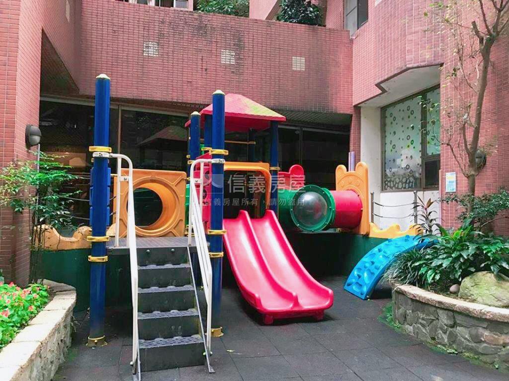 國泰民安稀有三房車位房屋室內格局與周邊環境
