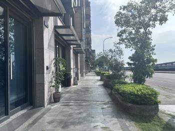 立新學區震後店面