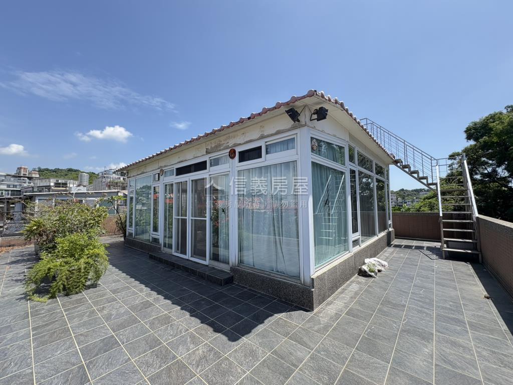 康寧庭園電梯別墅房屋室內格局與周邊環境