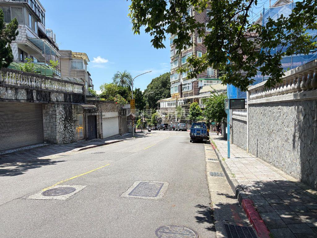康寧庭園電梯別墅房屋室內格局與周邊環境