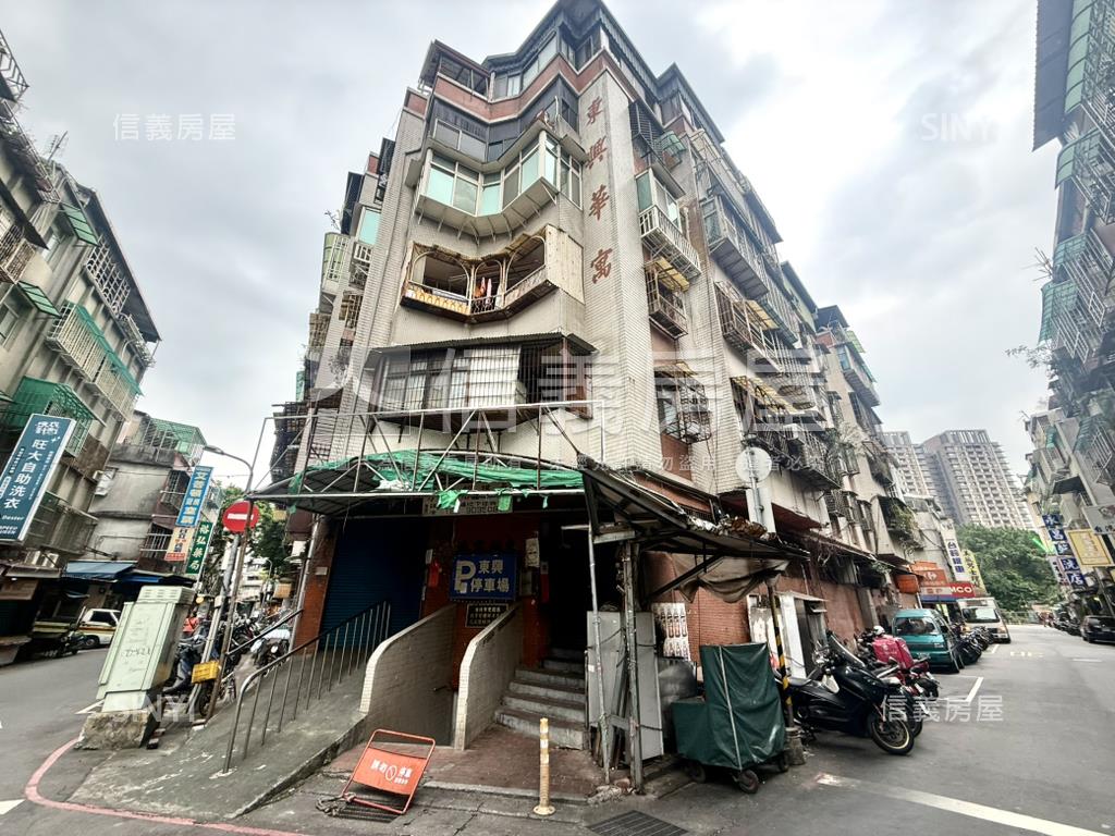 萬大百坪商業用一樓Ａ房屋室內格局與周邊環境