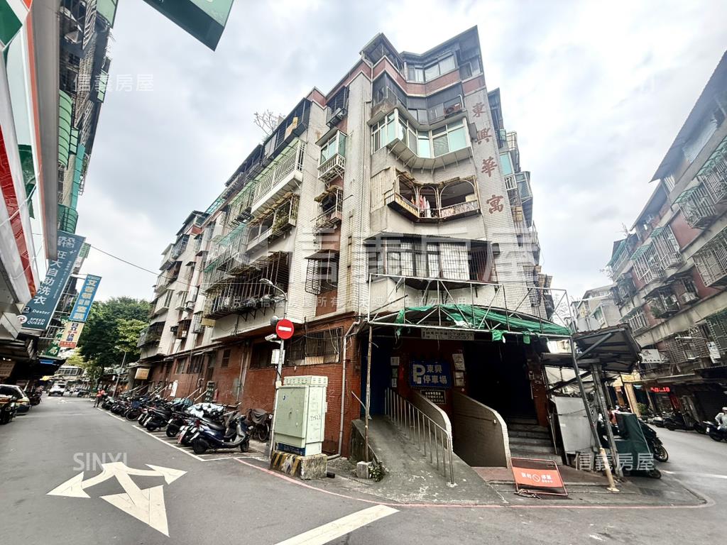 萬大百坪商業用一樓Ａ房屋室內格局與周邊環境