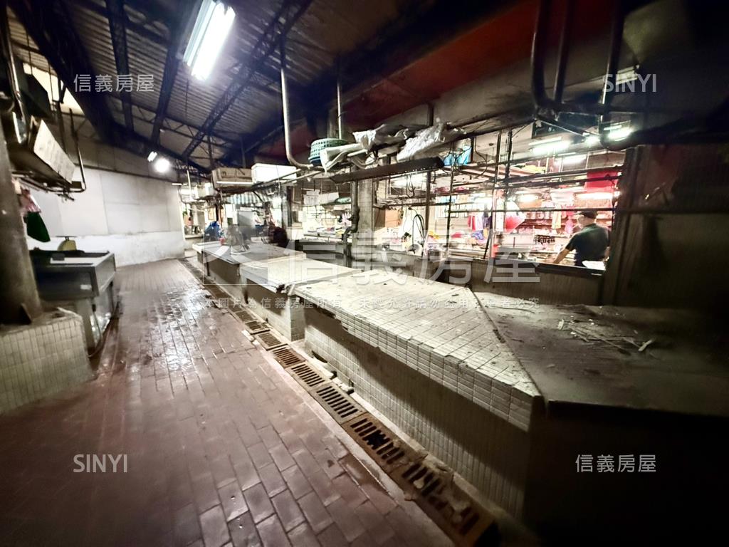 萬大百坪商業用一樓Ａ房屋室內格局與周邊環境