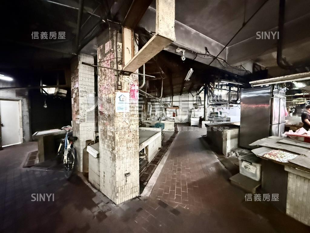 萬大百坪商業用一樓Ａ房屋室內格局與周邊環境