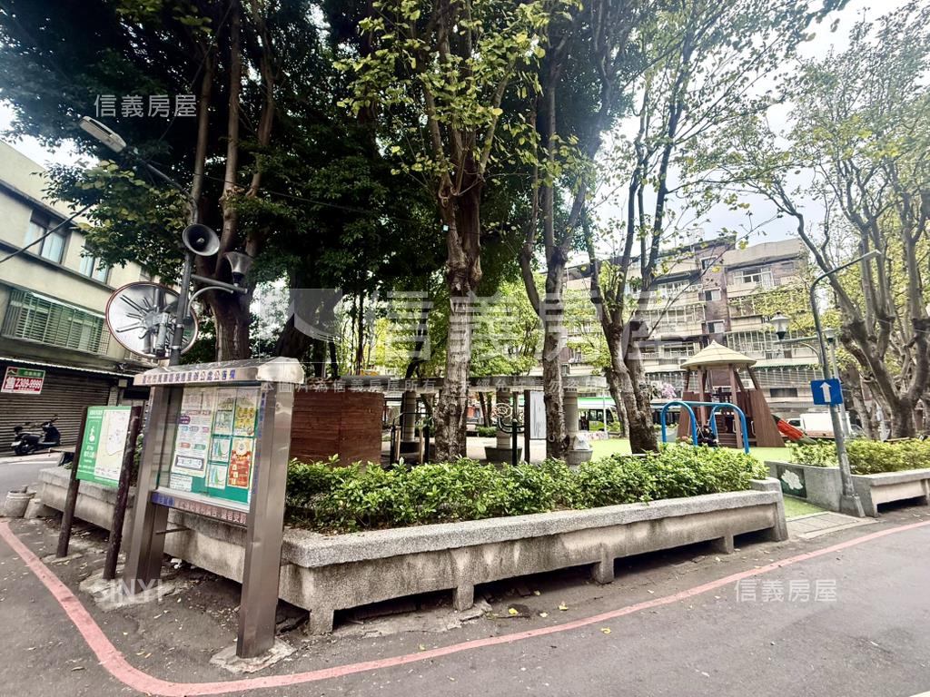 萬大百坪商業用一樓Ａ房屋室內格局與周邊環境