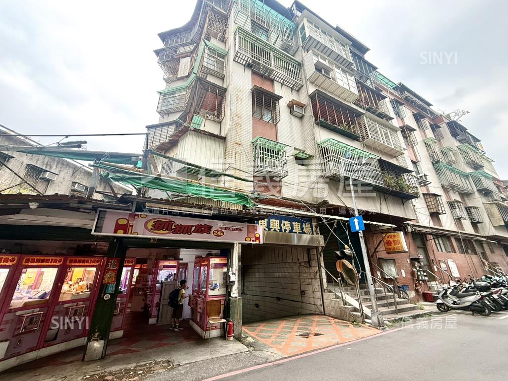 萬大百坪商業用一樓Ａ房屋室內格局與周邊環境