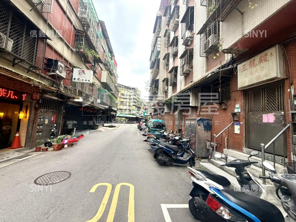 萬大百坪商業用一樓Ａ房屋室內格局與周邊環境