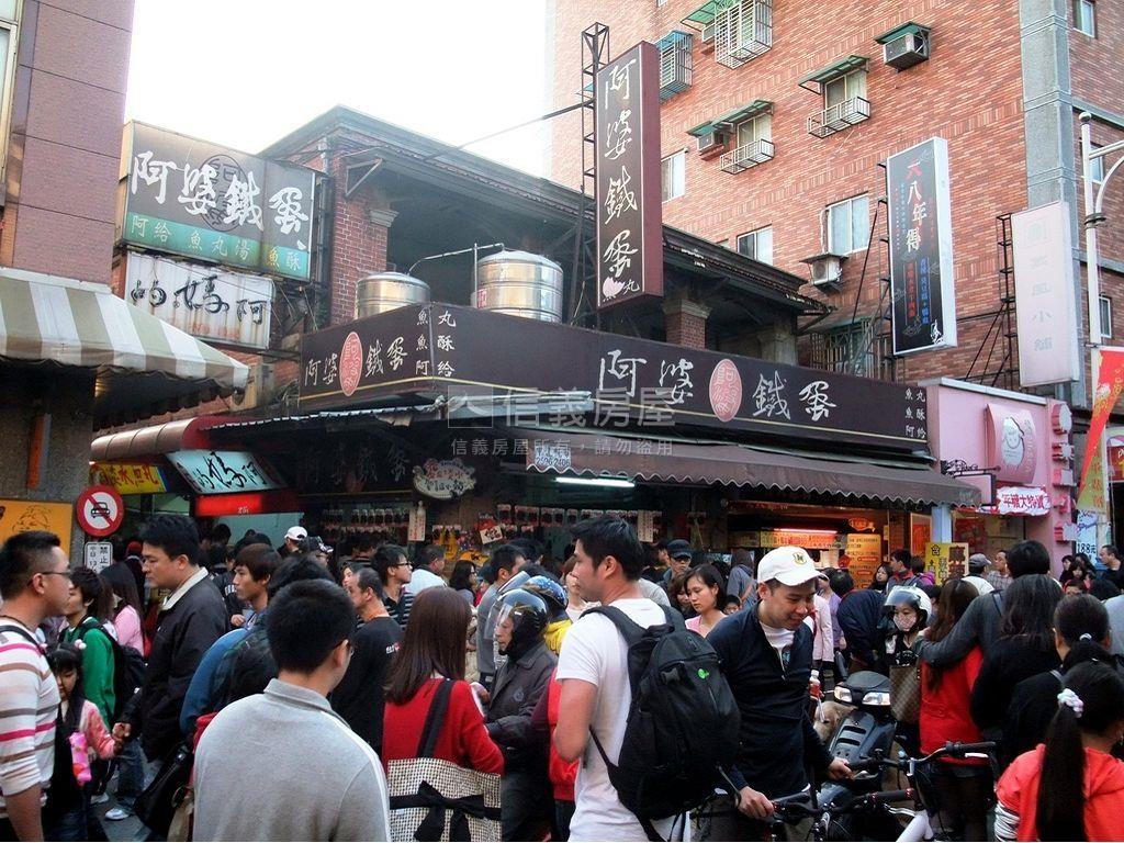 原德路人潮金店透天房屋室內格局與周邊環境