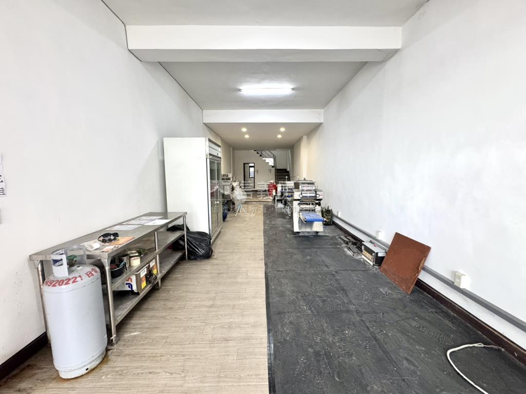 近軟體園區漂亮透店房屋室內格局與周邊環境