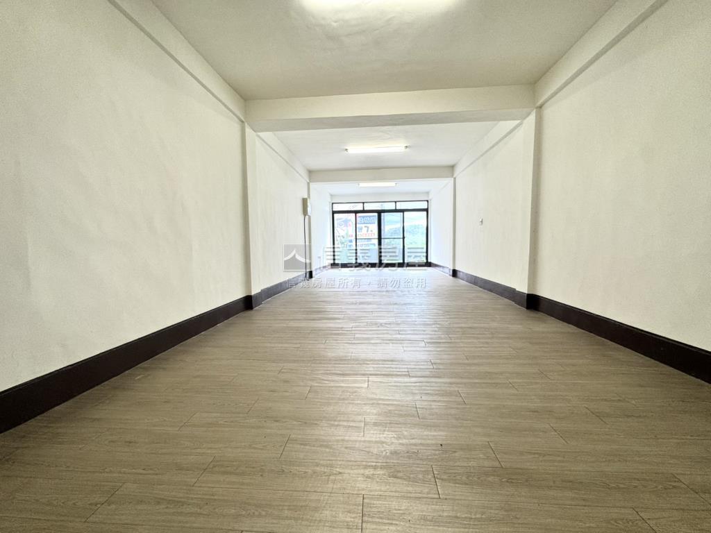 近軟體園區漂亮透店房屋室內格局與周邊環境