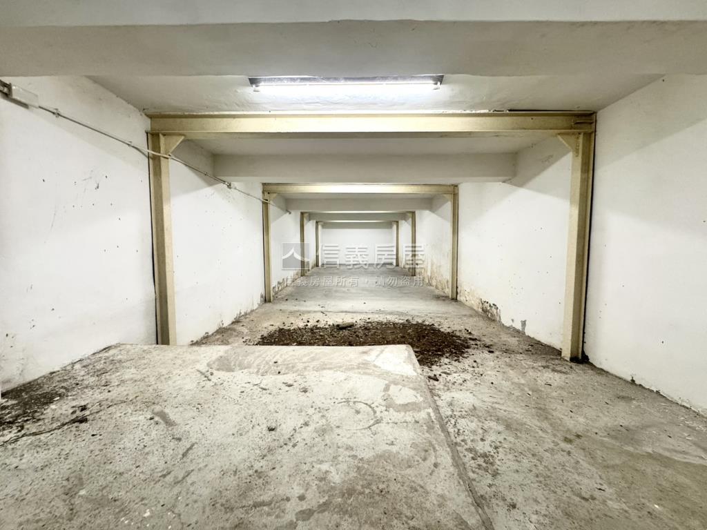 近軟體園區漂亮透店房屋室內格局與周邊環境