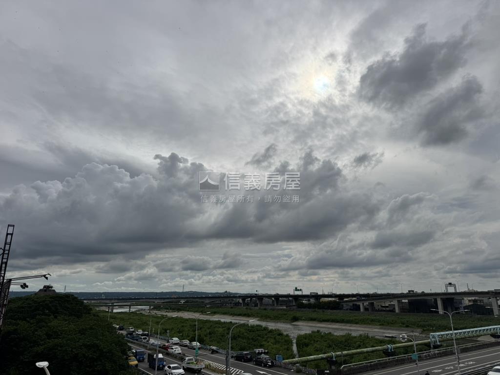 近軟體園區漂亮透店房屋室內格局與周邊環境