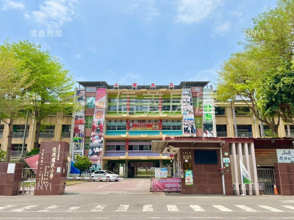 前鎮台鋁邊間大地坪透天房屋室內格局與周邊環境