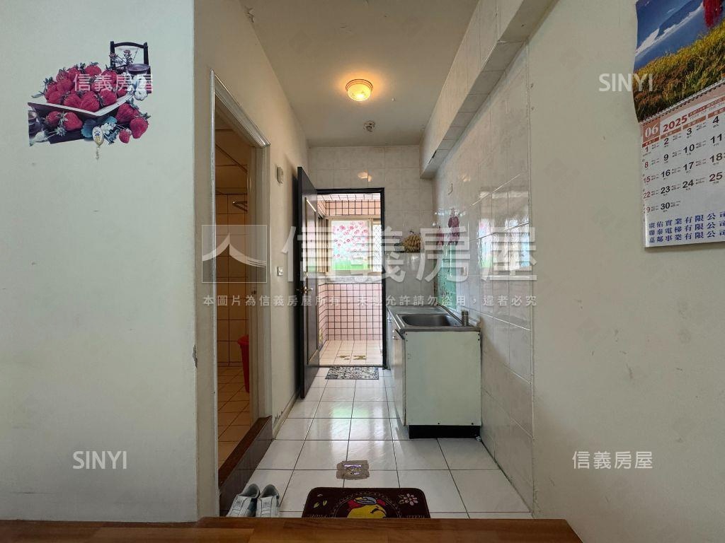 向上市場旁大套房房屋室內格局與周邊環境