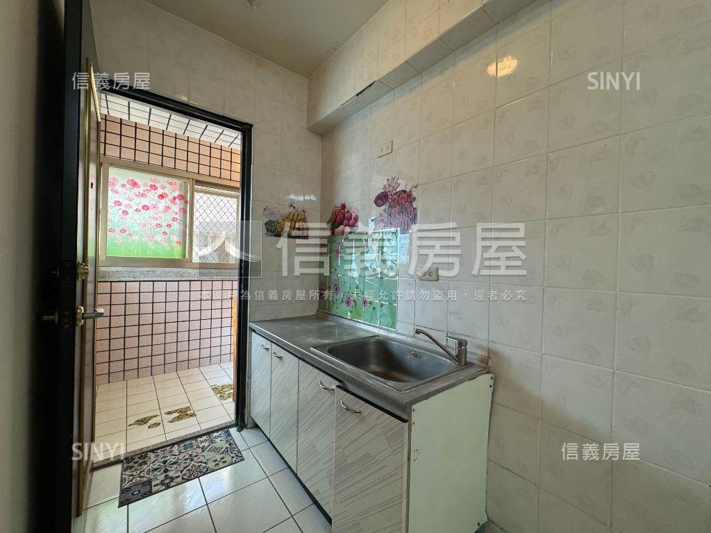 向上市場旁大套房房屋室內格局與周邊環境
