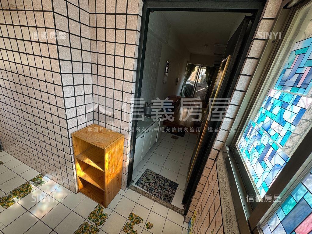 向上市場旁大套房房屋室內格局與周邊環境