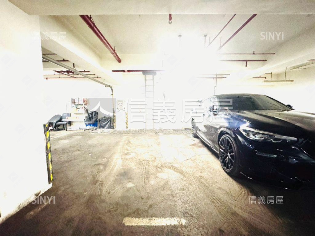 雙捷運四面採光三房車房屋室內格局與周邊環境