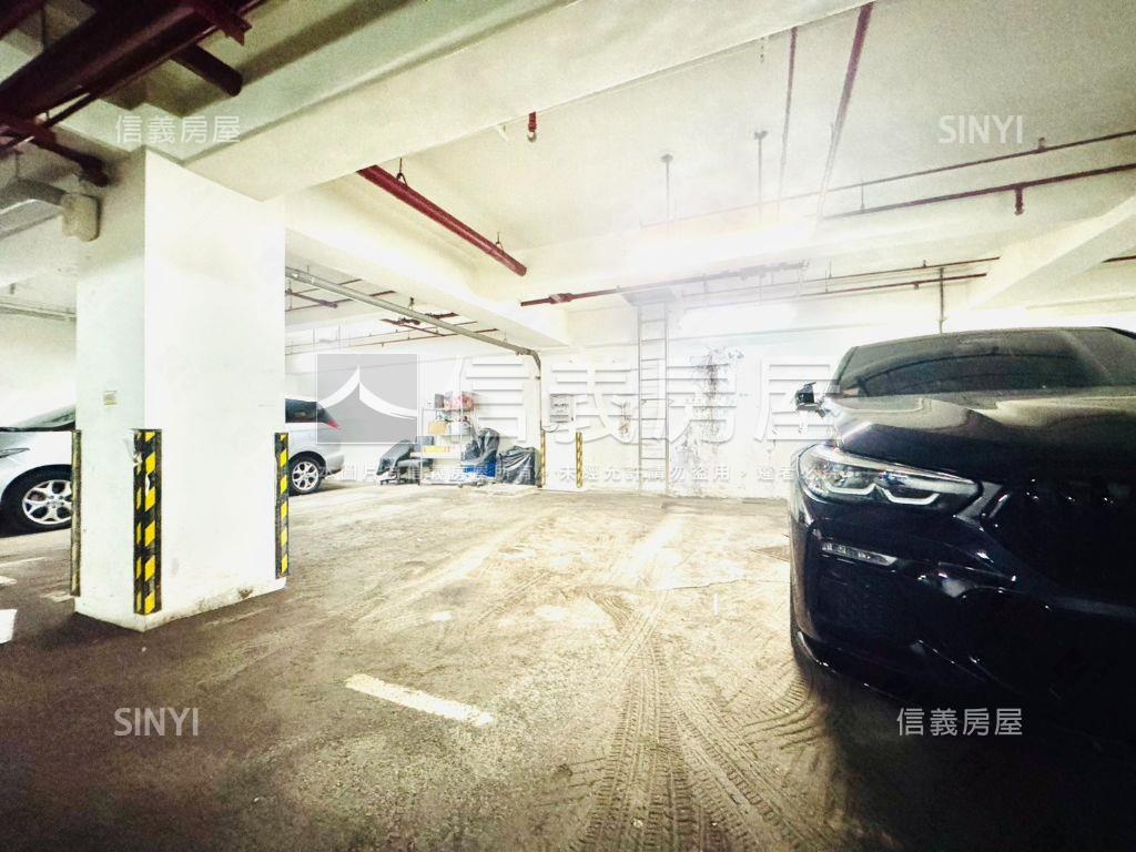 雙捷運四面採光三房車房屋室內格局與周邊環境
