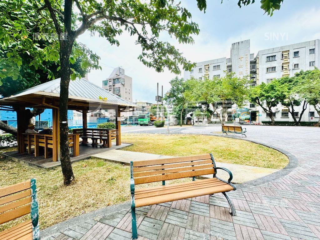 雙捷運四面採光三房車房屋室內格局與周邊環境