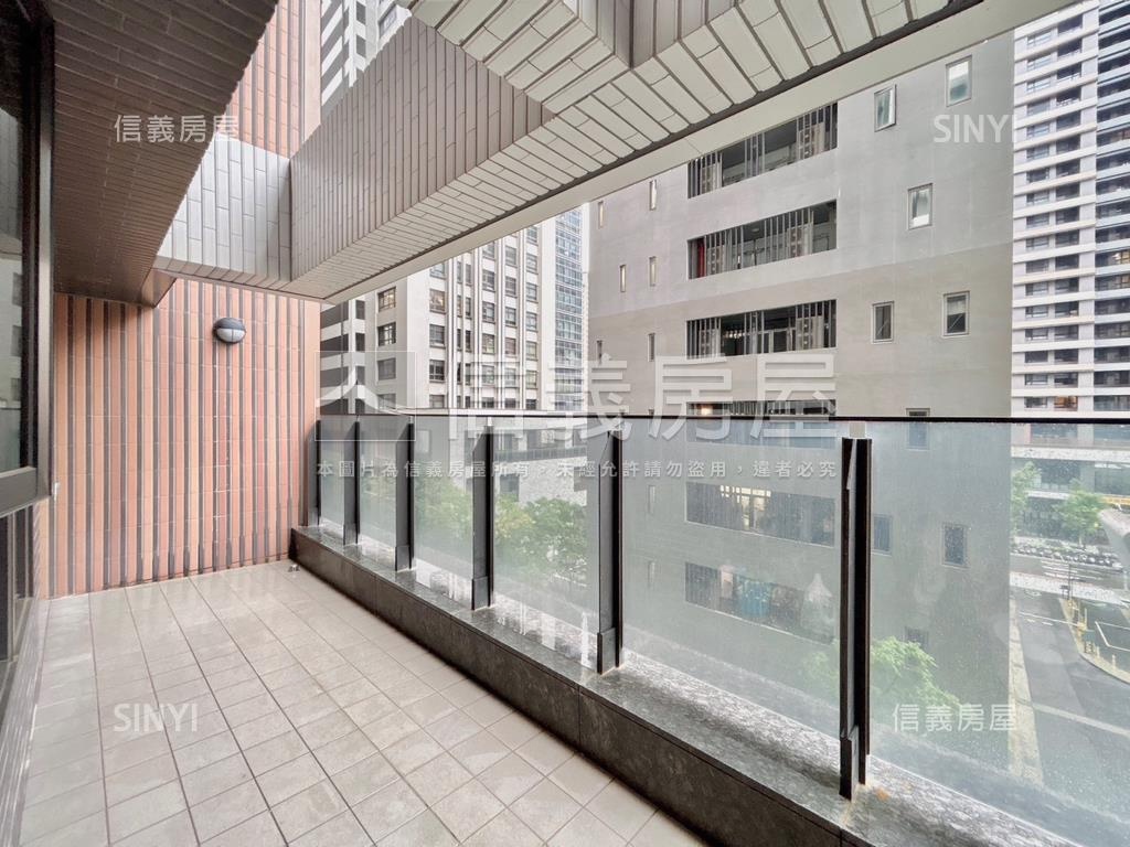 潤隆兩房露臺戶誠意出售房屋室內格局與周邊環境