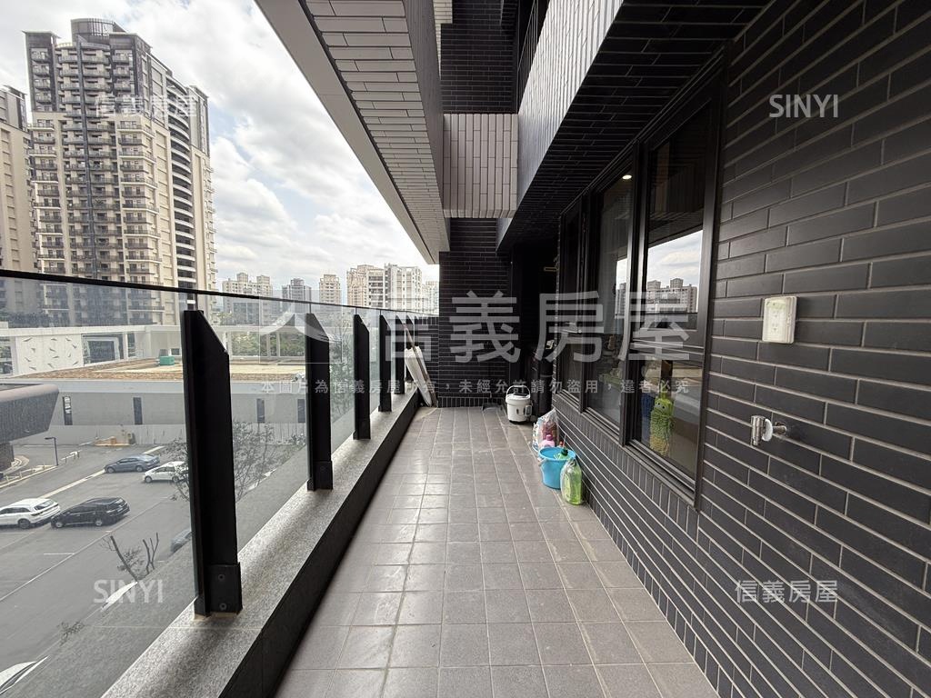 潤隆兩房露臺戶誠意出售房屋室內格局與周邊環境