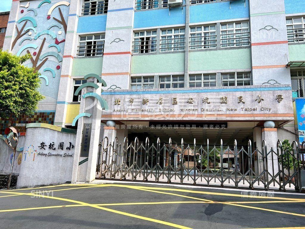 夏綠蒂２房房屋室內格局與周邊環境