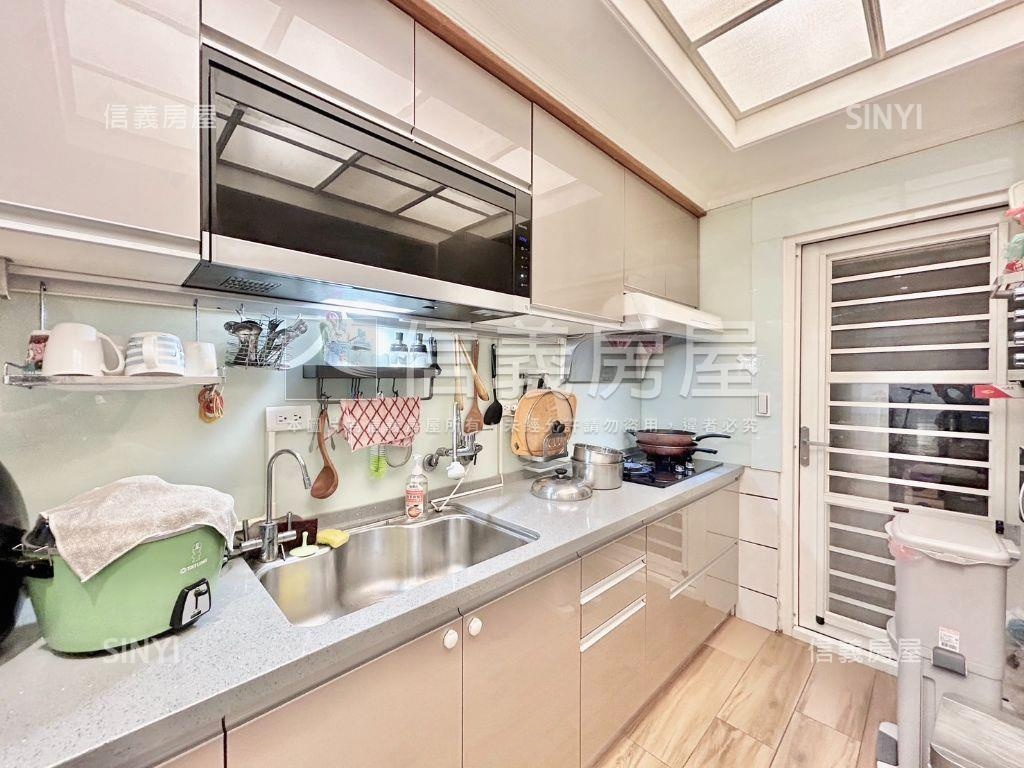 帝王級裝潢三房美宅房屋室內格局與周邊環境